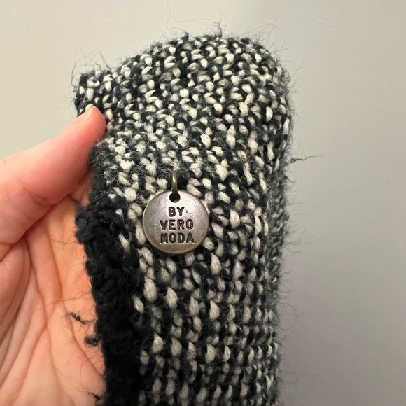 Vero Moda Sweater - Picture 4 of 4